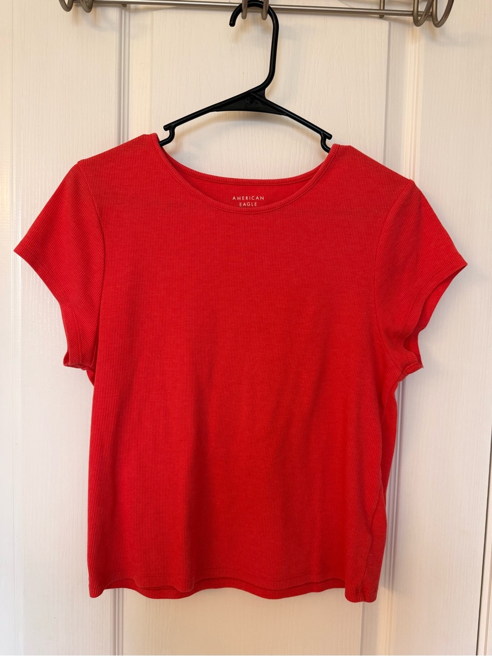American Eagle Outfitters Bright Red Short Sleeve Crewneck Tee